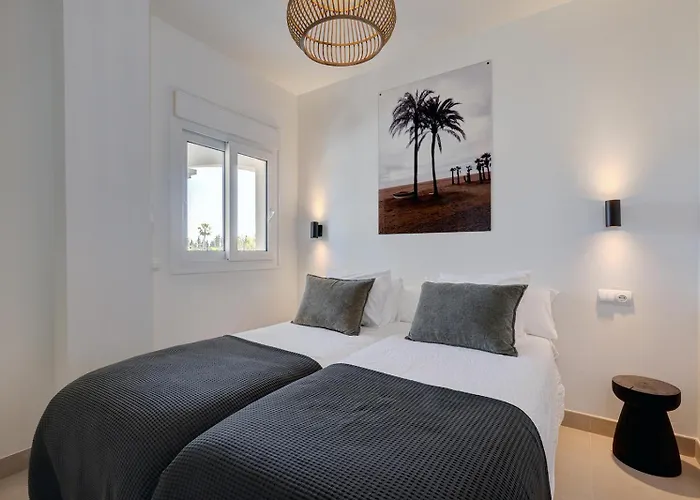 Alegro - Gerenoveerd Direct Aan Zee Estepona